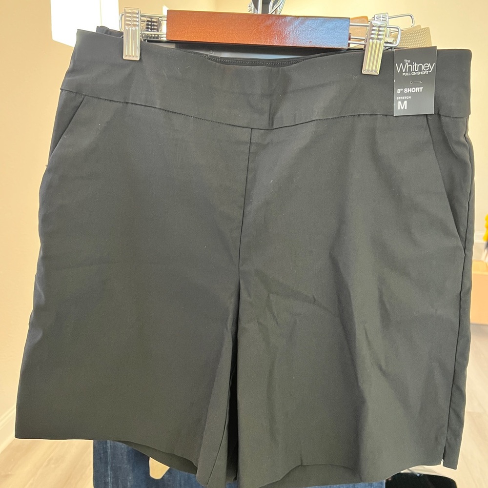 New York & Company The Whitney Pull-On Short (Black)